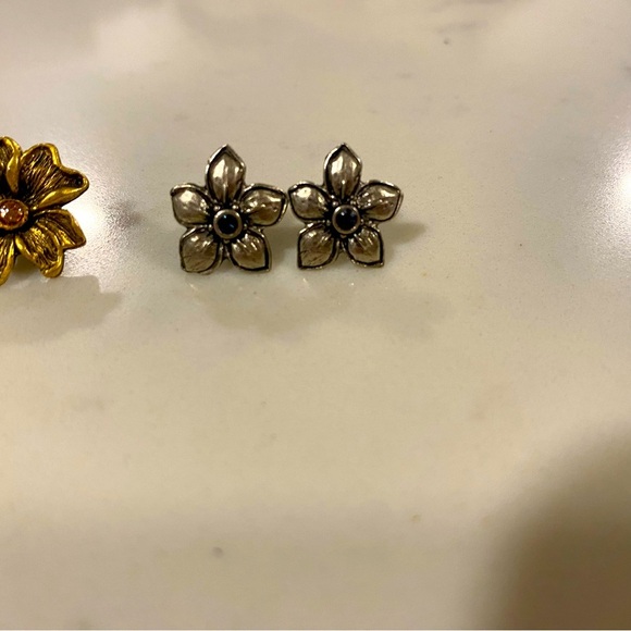 Elegant Floral Gold and Silver Earrings Set - Picture 3 of 4